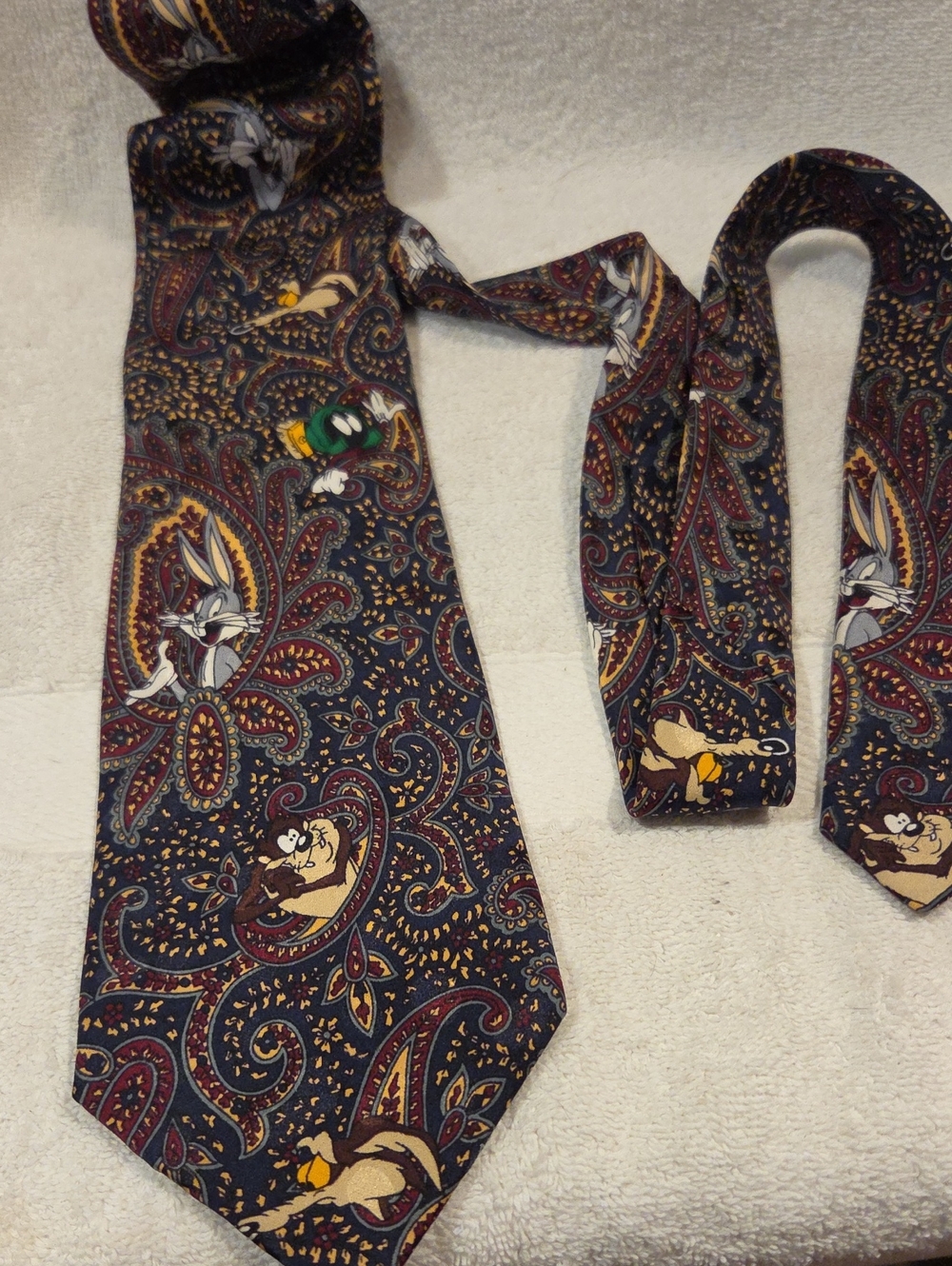 LOONEY TUNES MANIA TIE  - 100% SILK
